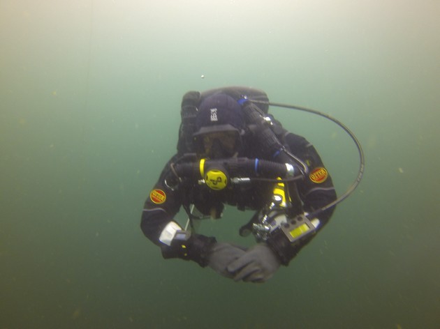 Twinset divers with Gorgonian fan coral Rebreatherpro-Training