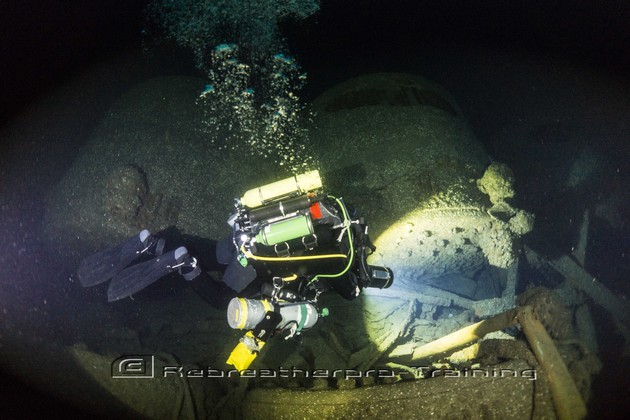 The top man Peter exploring the boilers of the HMS Viknor wreck in Malin He - Rebreatherpro-Training