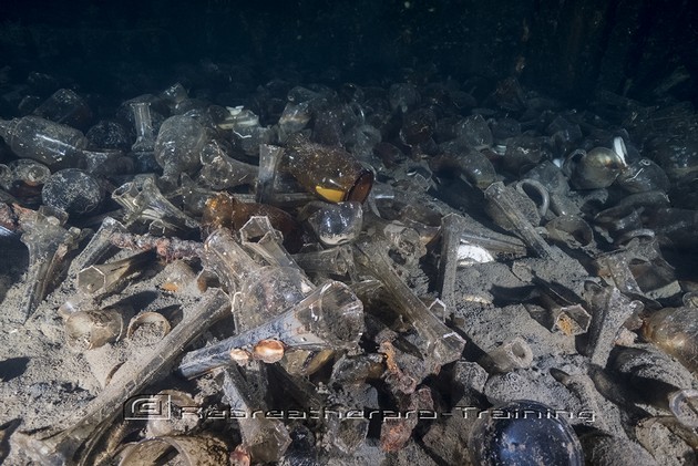 Glassware on the MV Benghazi wreck - Rebreatherpro-Training