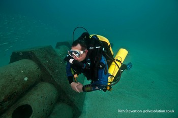 Diver on his IANTD mod1 course using a AP inspiration Rebreather Rebreatherpro-Training