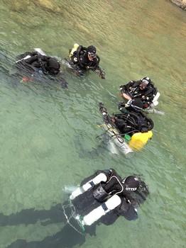 Time for a last minute briefing before heading of for a IANTD mod3 dive Rebreatherpro-Training