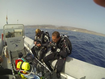 Preparing for a dive on The Bluebird Rebreatherpro-Training