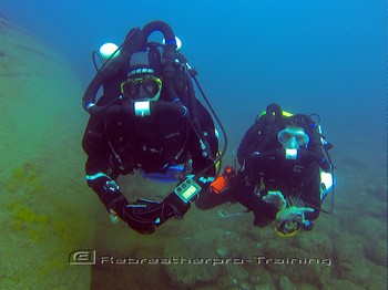 Wreck diving with rebreather during training Rebreatherpro-Training