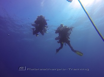 CCR divers descending to the wreck of the blue bird. Rebreatherpro-Training