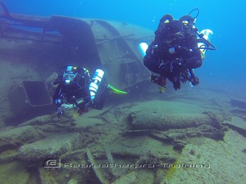 Bubble free diving whilst using a rebreather. Rebreatherpro-Training