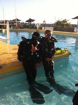 about to take there first silent breathers during the rebreather training. Rebreatherpro-Training