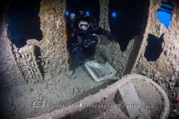 The Jolanda cargo is an unexpected sight underwater. Rebreatherpro-Training